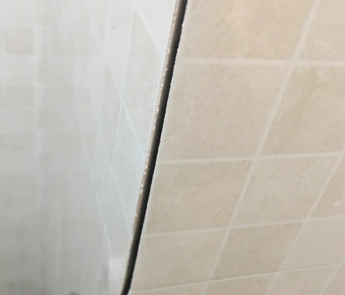 潮南瓷砖空鼓维修公司分享阳台瓷砖脱落的修复过程可以分为以下几个步骤